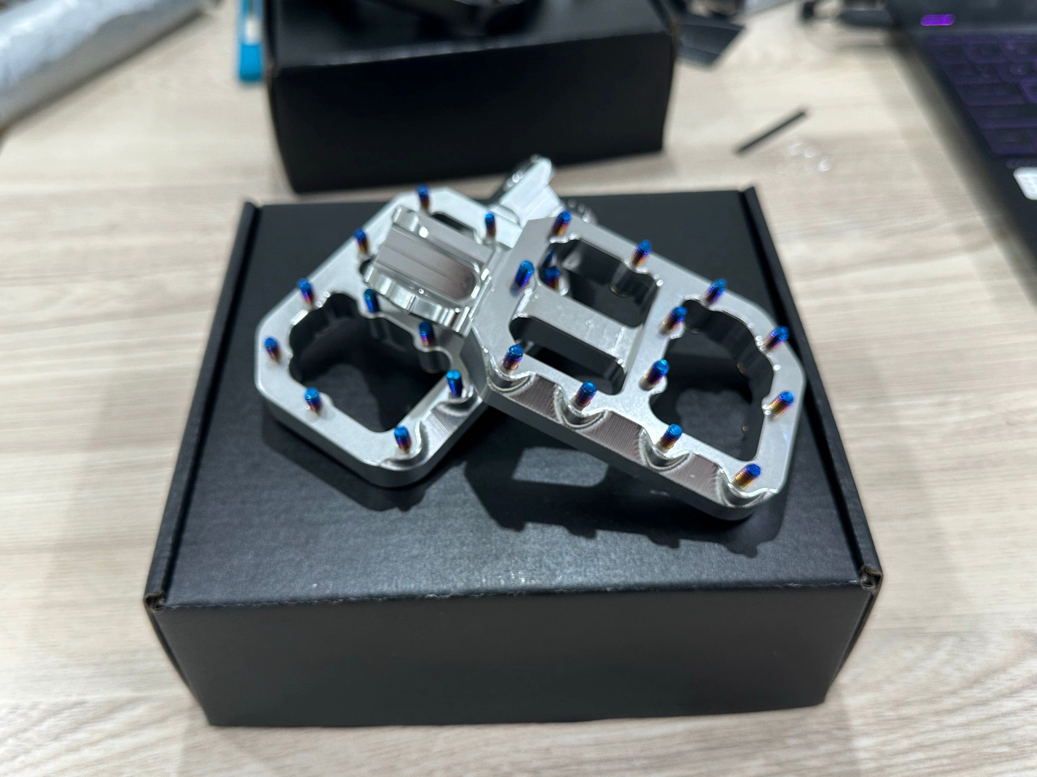 Yozma foot pegs